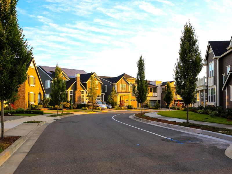 What To Look For In A Neighborhood: 6 Important Features And Amenities